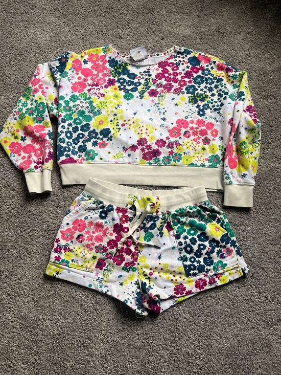 Champion Other - Womens Floral Crewneck Pajama Set - *Small top medium
bottoms